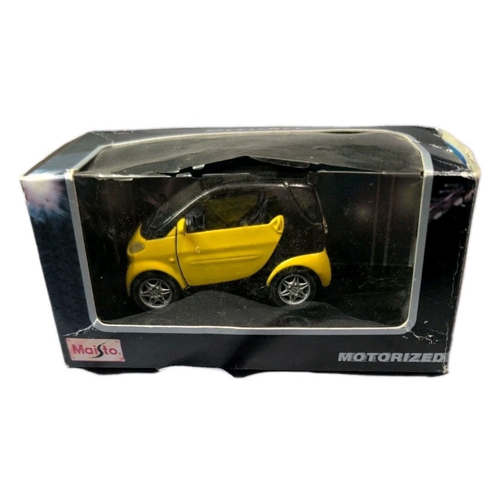 Vintage Maisto Smart City Coupe Diecast Pull Back Yellow Black Scale‎ 1:33